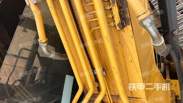 大臂背部俯視(工作和回轉(zhuǎn)裝置) 大臂背部俯視(工作和回轉(zhuǎn)裝置)