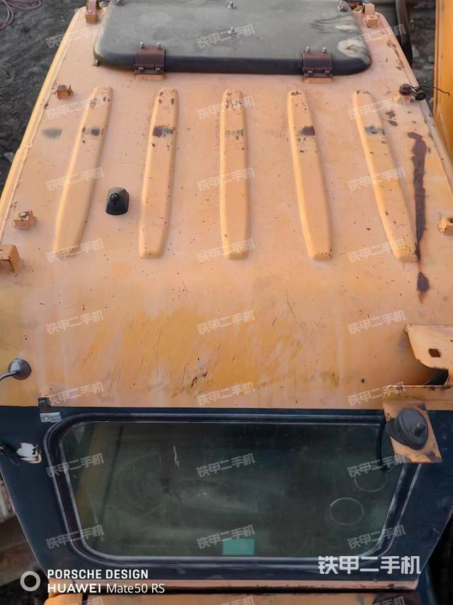 驾驶室顶部（整机外观）