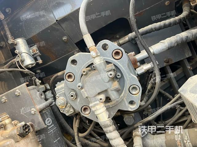 液壓泵艙室正面整體（整機(jī)外觀(guān)）