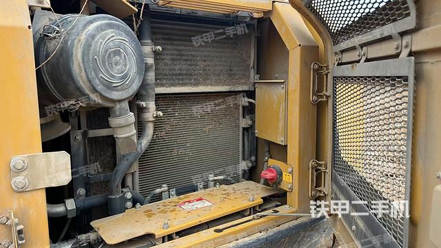 散熱器正面(大件艙室) 散熱器正面(大件艙室)
