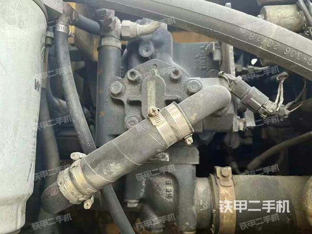 液壓泵艙室正面整體(整機外觀) 液壓泵艙室正面整體(整機外觀)