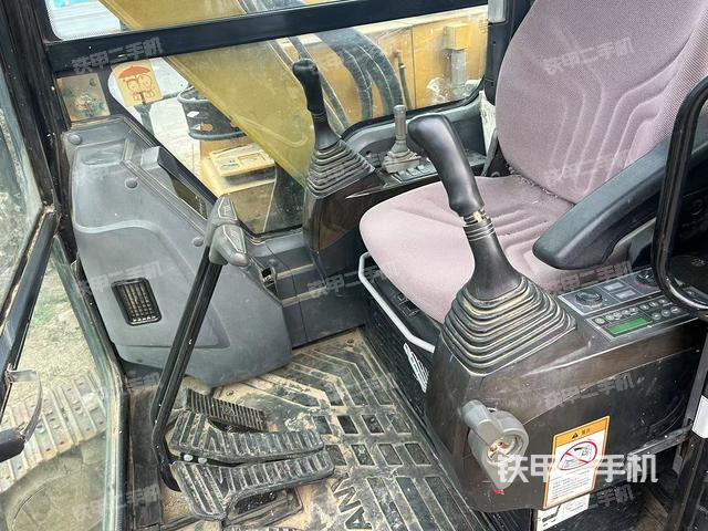 驾驶室整体（整机外观）