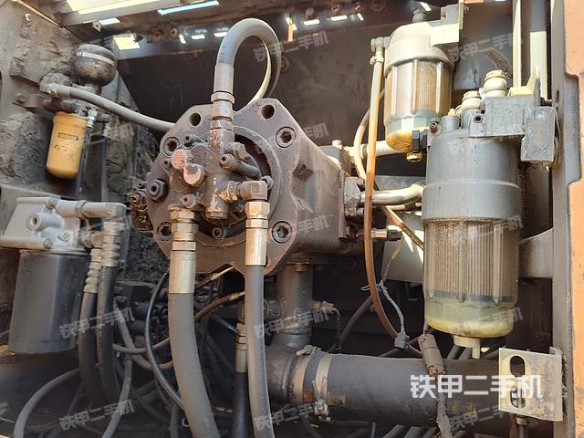 液壓泵艙室正面整體(整機(jī)外觀) 液壓泵艙室正面整體(整機(jī)外觀)