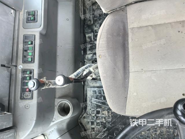 操作桿  檔位(駕駛室部分) 操作桿  檔位(駕駛室部分)