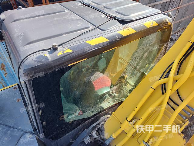 駕駛室頂部(整機外觀) 駕駛室頂部(整機外觀)