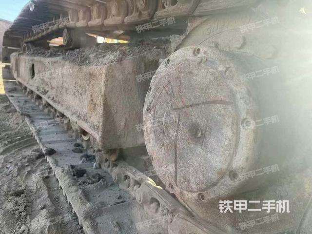 單側(cè)履帶整體(整機外觀) 單側(cè)履帶整體(整機外觀)