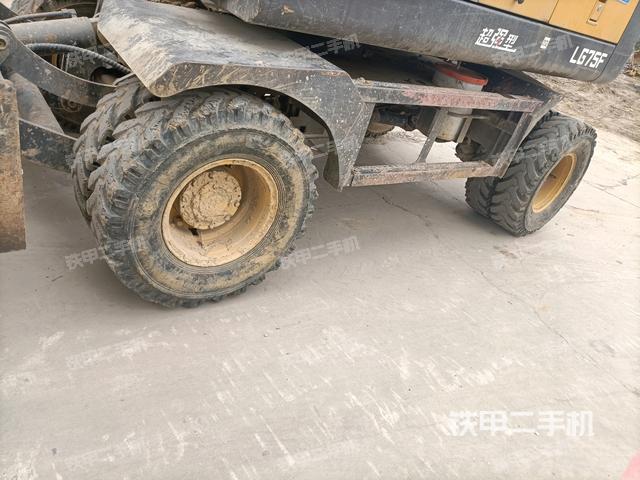 右側(cè)履帶整體?(行走機(jī)構(gòu)) 右側(cè)履帶整體?(行走機(jī)構(gòu))