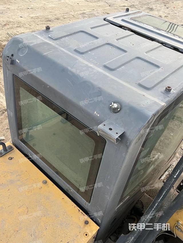 驾驶室顶部（整机外观）