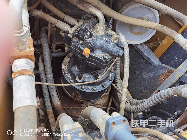 回转马达和主控阀（整机外观）