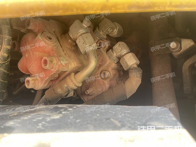 回转马达和主控阀（整机外观）