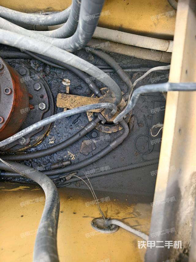 中央回轉(zhuǎn)接頭特寫（上車部件）