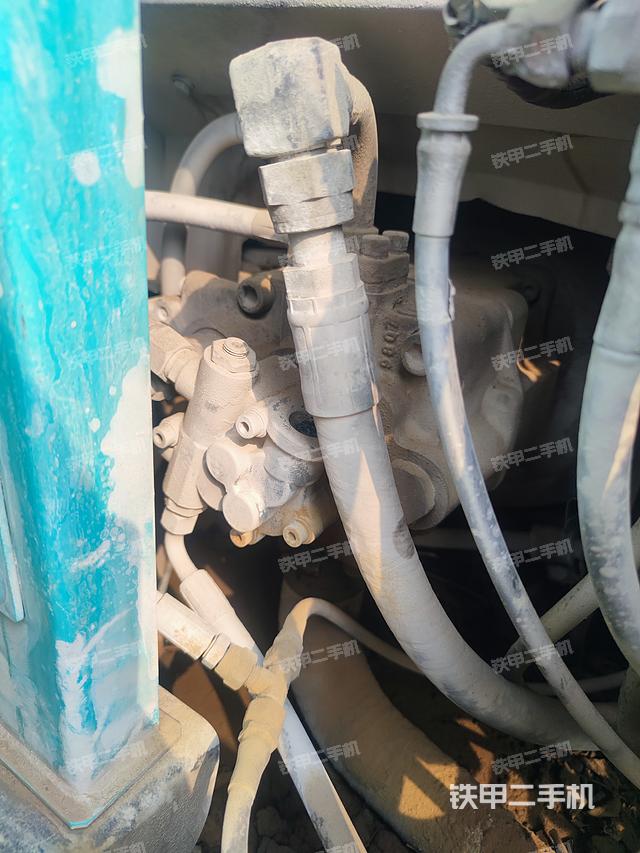 液压泵舱室正面整体（整机外观）