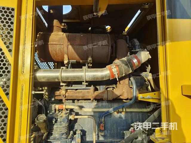 發(fā)動機右側(cè)（整機外觀及大件）