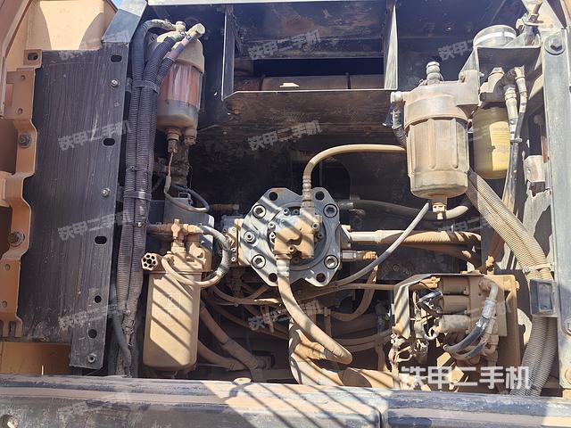 液壓泵艙室正面整體(整機外觀) 液壓泵艙室正面整體(整機外觀)