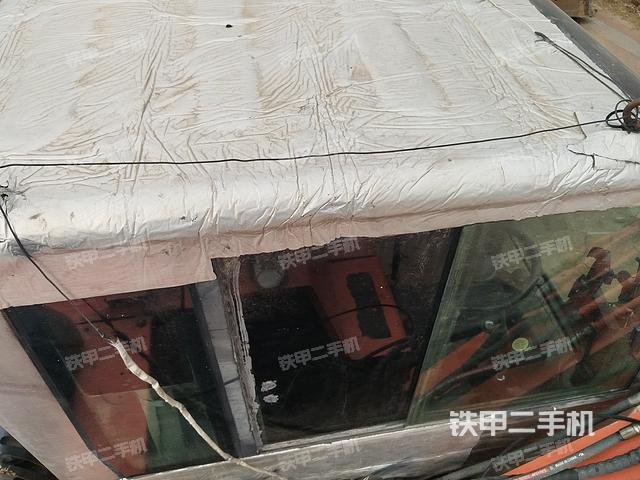 駕駛室頂部（整機外觀）