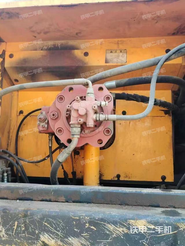 液壓泵艙室正面整體（整機(jī)外觀）