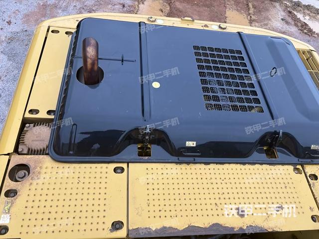 轉(zhuǎn)盤和下車架正前（工作和回轉(zhuǎn)裝置）