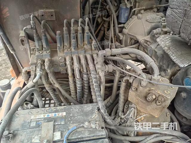 回轉(zhuǎn)馬達和主控閥（整機外觀）