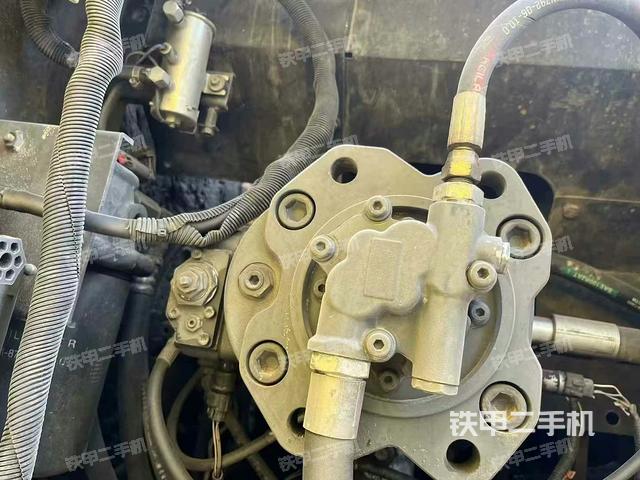 液壓泵艙室正面整體（整機(jī)外觀）