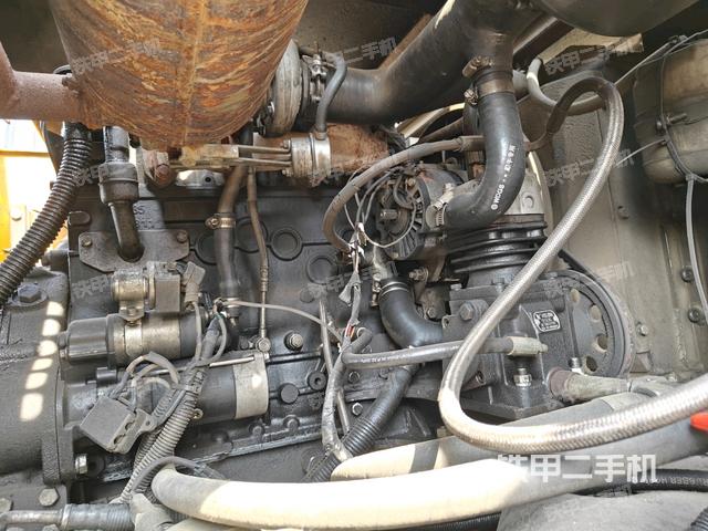 液壓泵艙室正面整體(整機外觀) 液壓泵艙室正面整體(整機外觀)