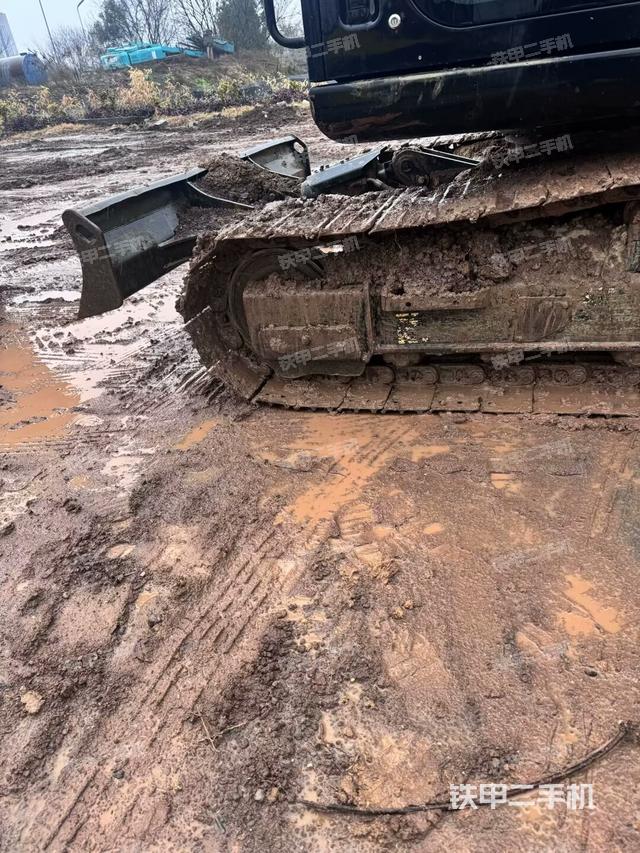 左驅(qū)動輪（行走機(jī)構(gòu)）