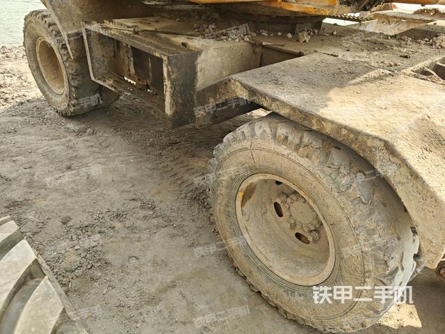 單側履帶整體(整機外觀) 單側履帶整體(整機外觀)