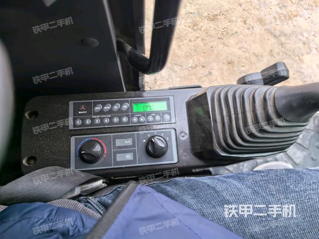 座椅左側(cè)控制臺/音響/含左手柄（駕駛室部分）