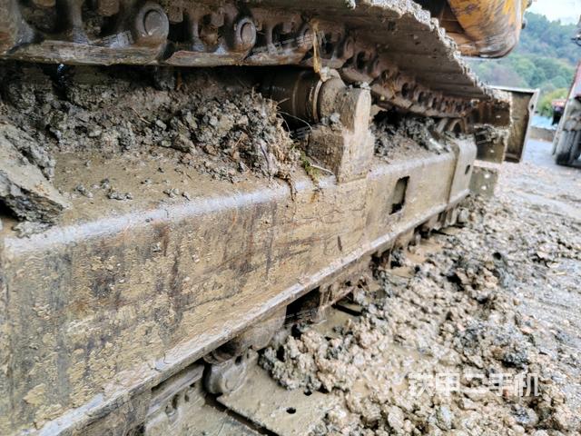 右驅(qū)動輪（行走機構(gòu)）