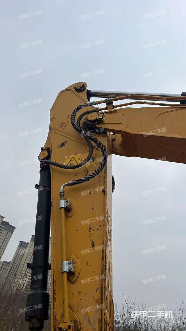 小臂整體左后(工作和回轉(zhuǎn)裝置) 小臂整體左后(工作和回轉(zhuǎn)裝置)