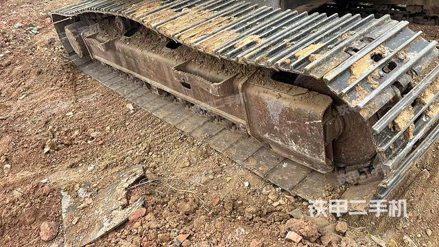右側(cè)履帶整體(行走機(jī)構(gòu)) 右側(cè)履帶整體(行走機(jī)構(gòu))