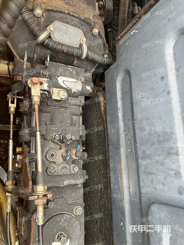 回转马达和主控阀（整机外观）