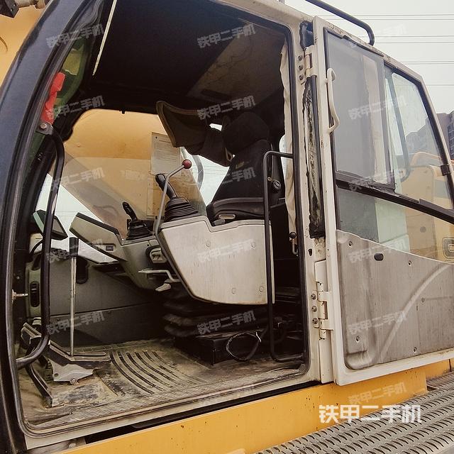 驾驶室整体（整机外观）