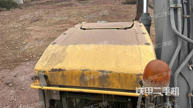 驾驶室顶部（整机外观）