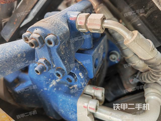 液压泵舱室正面整体（整机外观）