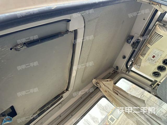 駕駛室頂部（整機外觀）