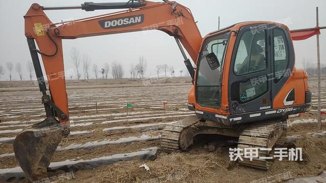 駕駛室頂部(整機外觀) 駕駛室頂部(整機外觀)