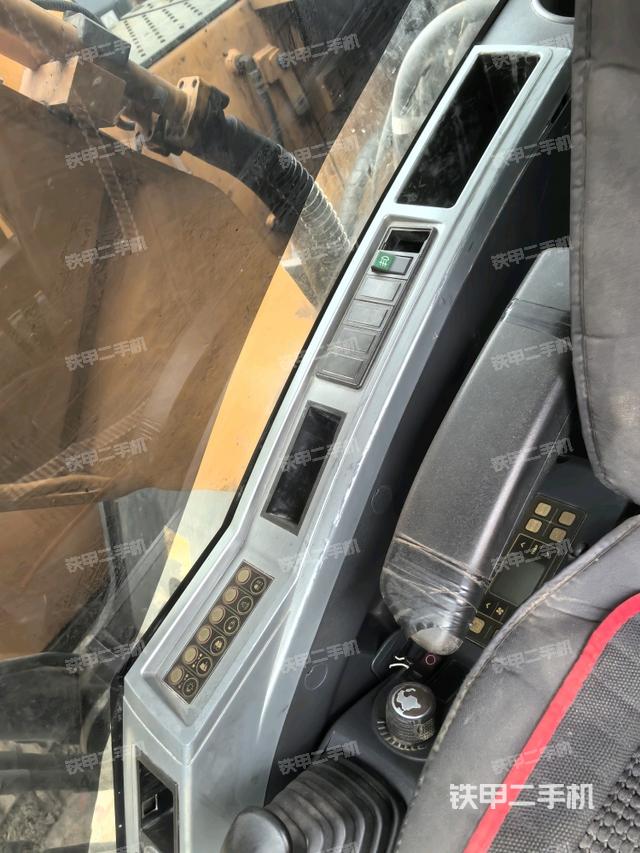 座椅右側(cè)控制臺(tái)/鑰匙門/油門/含右手柄（駕駛室部分）