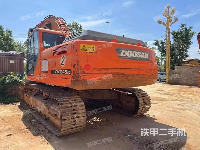 驾驶室顶部（整机外观）