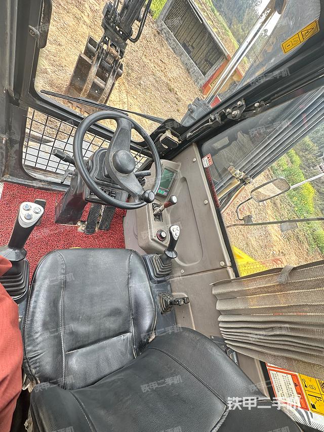 驾驶室整体（整机外观）