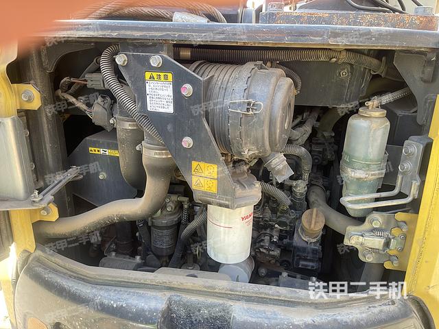 液压泵舱室正面整体（整机外观）