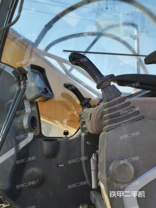 驾驶室整体（整机外观）