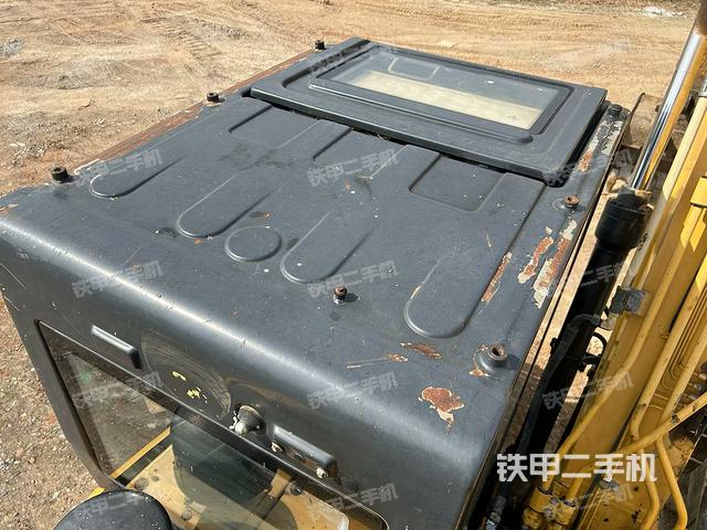 駕駛室頂部(整機外觀) 駕駛室頂部(整機外觀)