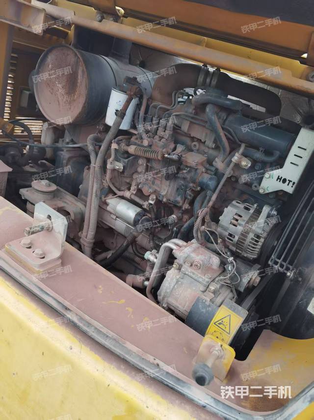 液壓泵艙室正面整體(整機(jī)外觀) 液壓泵艙室正面整體(整機(jī)外觀)