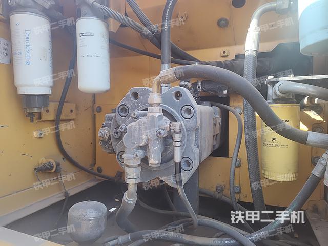 液壓泵艙室正面整體（整機(jī)外觀）