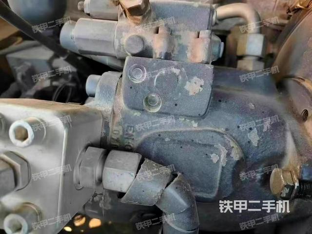 液壓泵艙室正面整體（整機(jī)外觀）