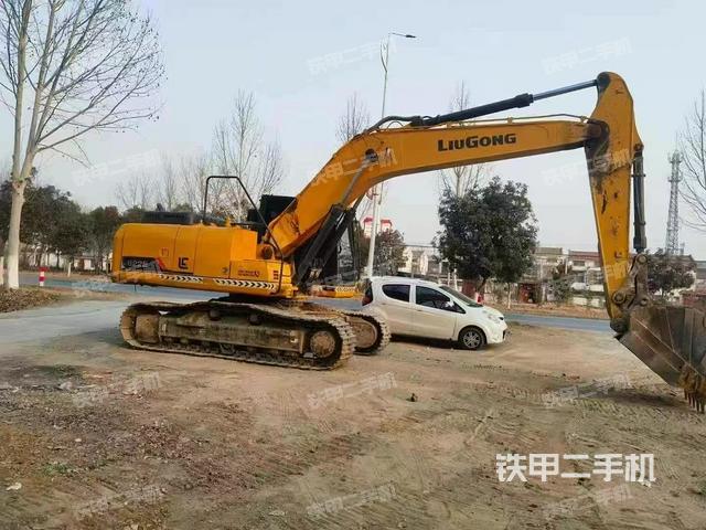 駕駛室整體(整機(jī)外觀) 駕駛室整體(整機(jī)外觀)