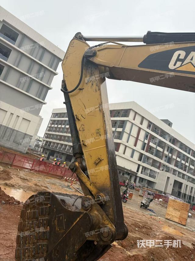 大臂油缸整體?豎拍（工作和回轉(zhuǎn)裝置）