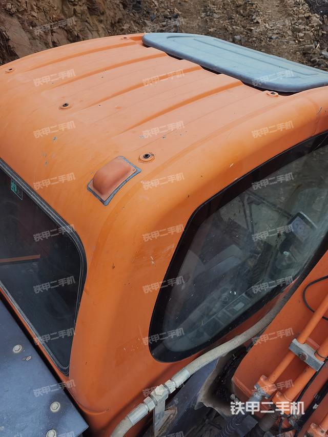 驾驶室顶部（整机外观）