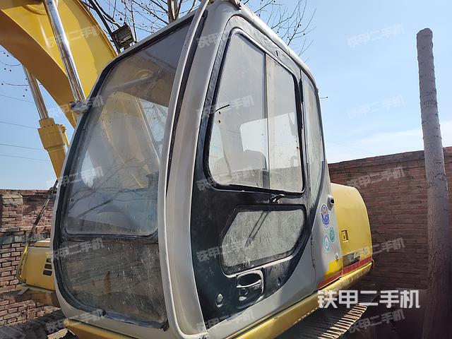 駕駛室整體(整機(jī)外觀) 駕駛室整體(整機(jī)外觀)