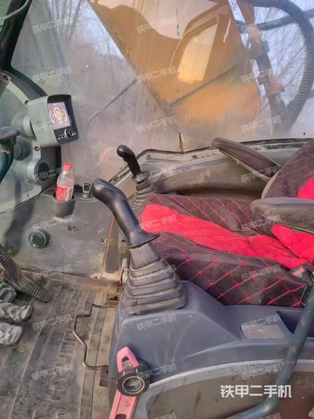 驾驶室整体（整机外观）